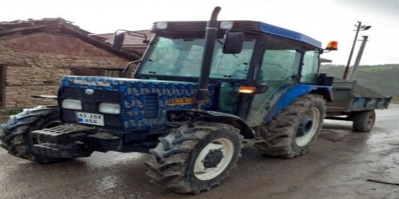 Kütahya'da Hareket Halindeki Traktöre Binmeye Çalışan Kişi Öldü