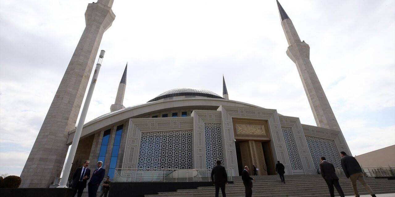 Diyanetten Cuma Namazı Açıklaması