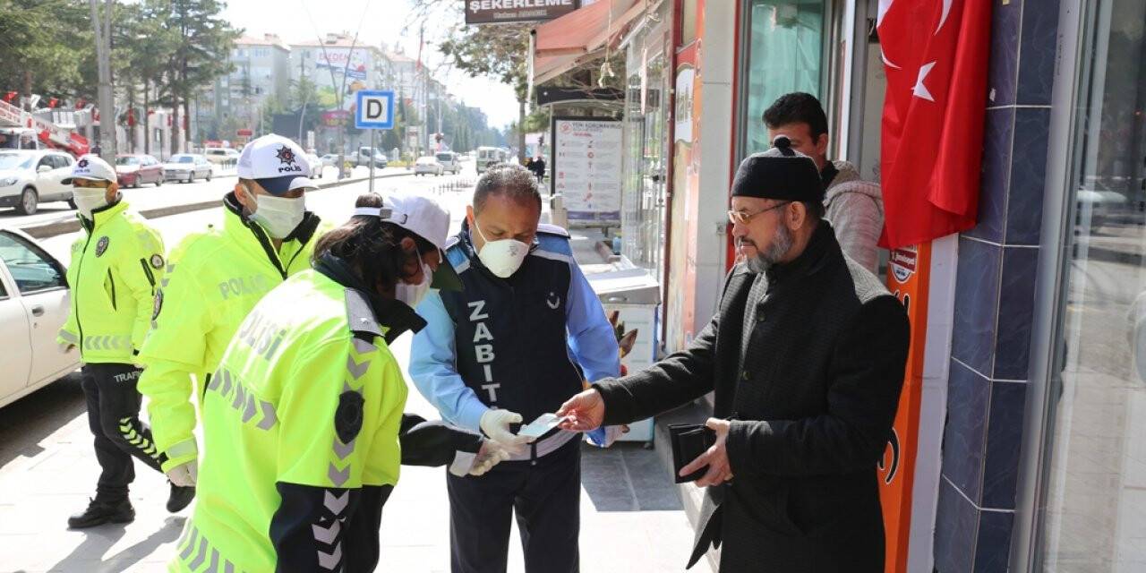 EVİ KAHVEHANEYE DÖNÜŞTÜRMÜŞLER!