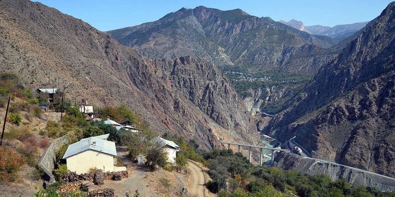 Baraj Havzasındaki Artvin Yusufeli'nin İnanlı Köyü Başka Bir Bölgeye Naklediliyor