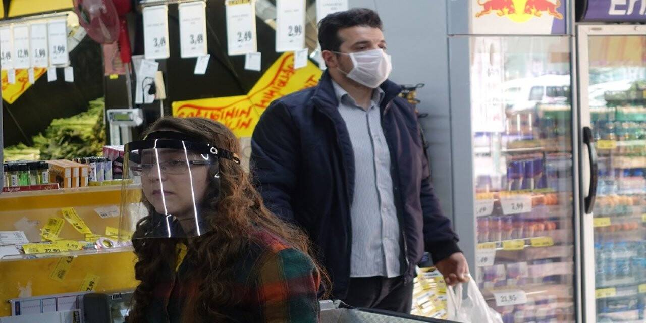 Vatandaşlar Market Ve Pazarlara Maskeyle Girdi