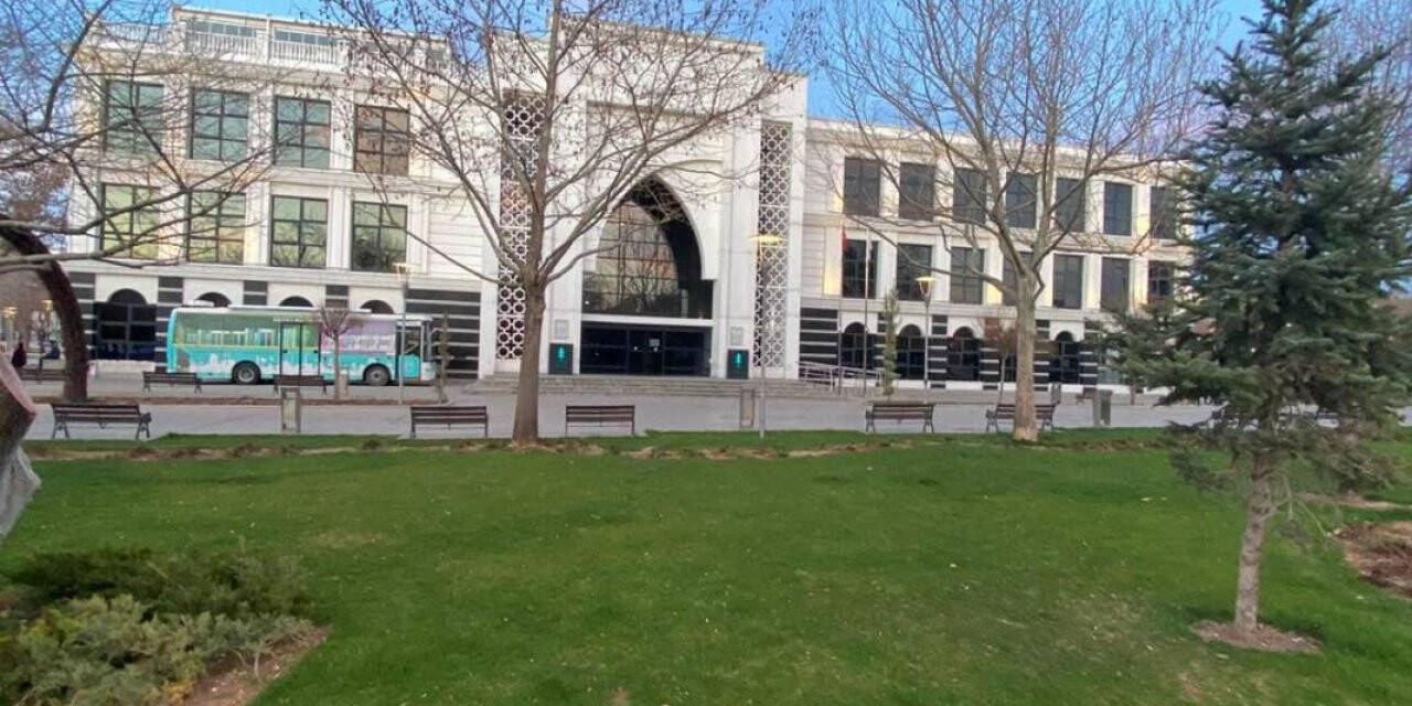 Konya "evde Kaldı" Parklar Ve Mesire Alanları Sessizliğe Büründü