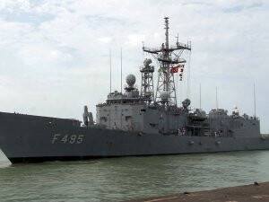 Barbaros Türk Deniz Görev Grubu Novakşot Limanı'nda