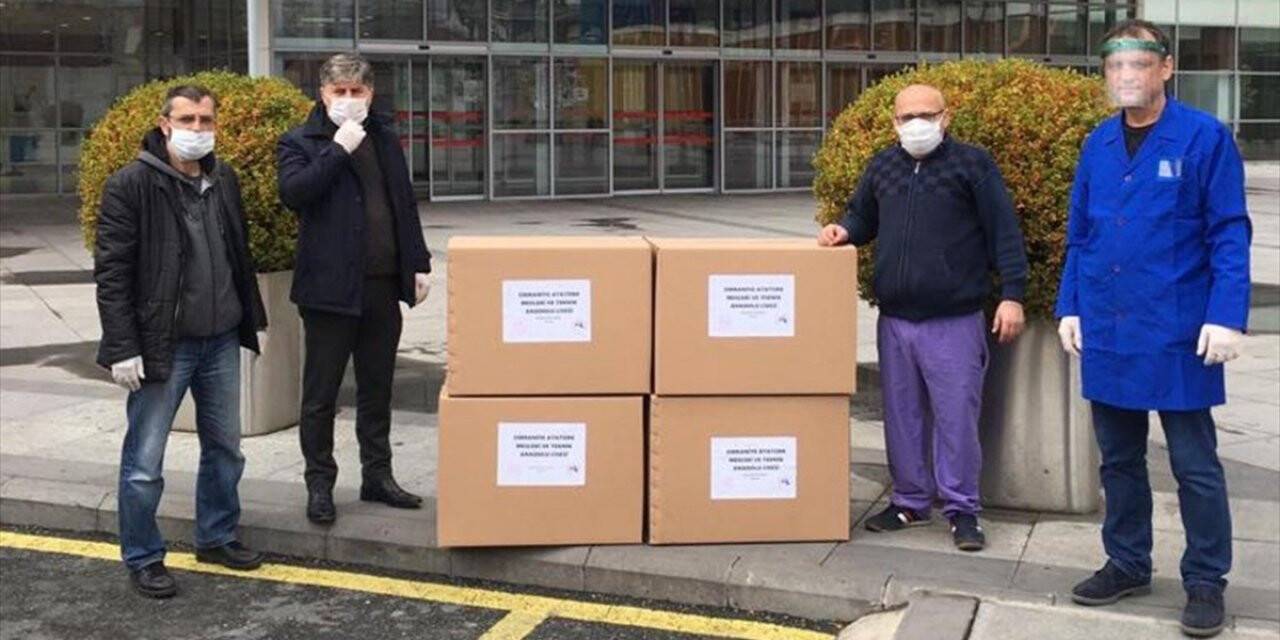 Öğretmenlerden Sağlık Çalışanlarına Maske Desteği