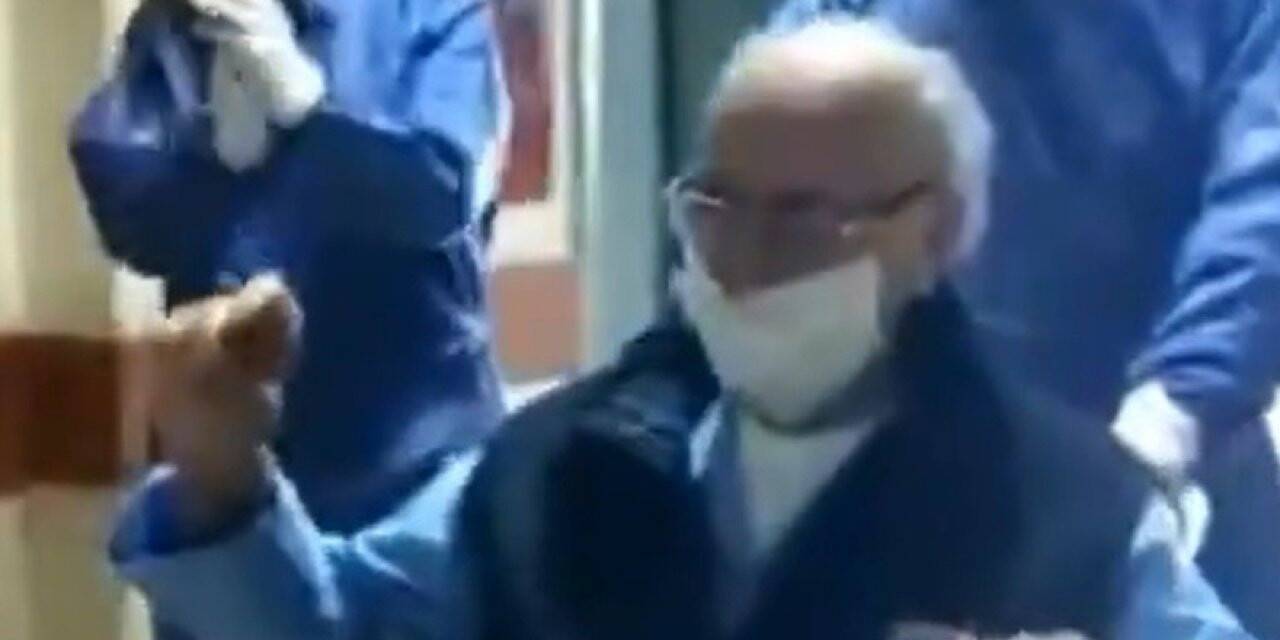 İzmir’de yaşayan 95 yaşındaki İsmail amca Korona'dan kurtuldu