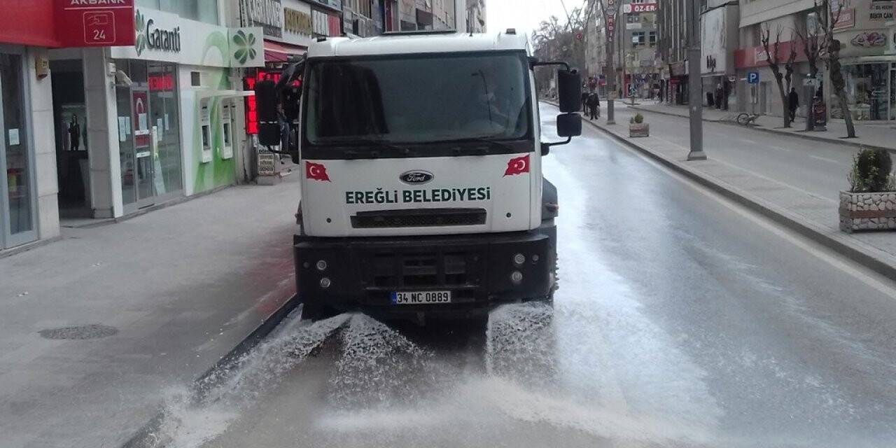 Ereğli'de cadde ve sokaklar dezenfekte ediliyor
