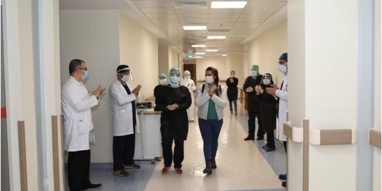 Sağlık Bakanlığı: Kovid-19 Tedavisi Tamamlanarak Taburcu Edilen Kişi Sayısı 1326 Oldu