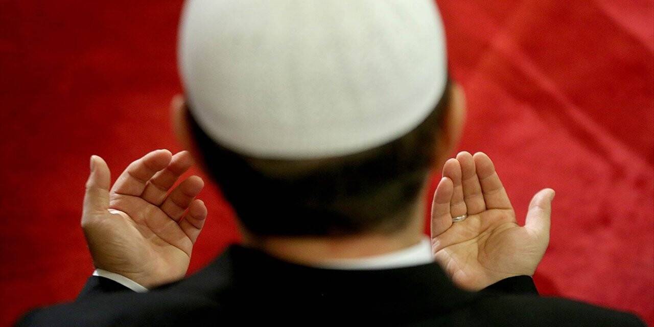 Üç Ayların Üçüncü Kandili: Tövbe Ve Dua Gecesi Berat