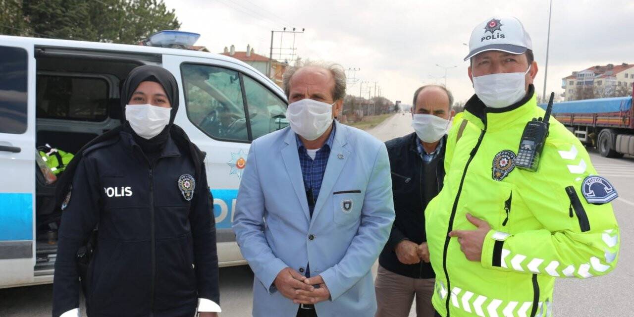 Kulu'da Denetim Yapan Polislere Tatlı İkramı