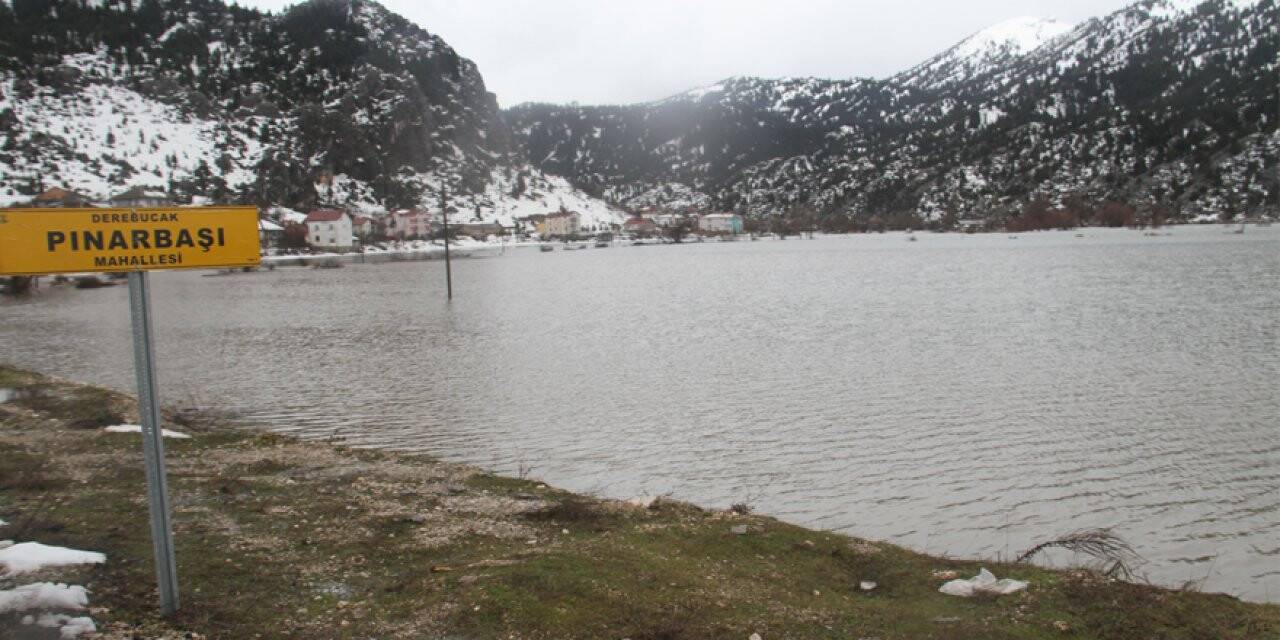 Derebucak'ta deprem ve selden zarar görenlere ödemeleri yapıldı