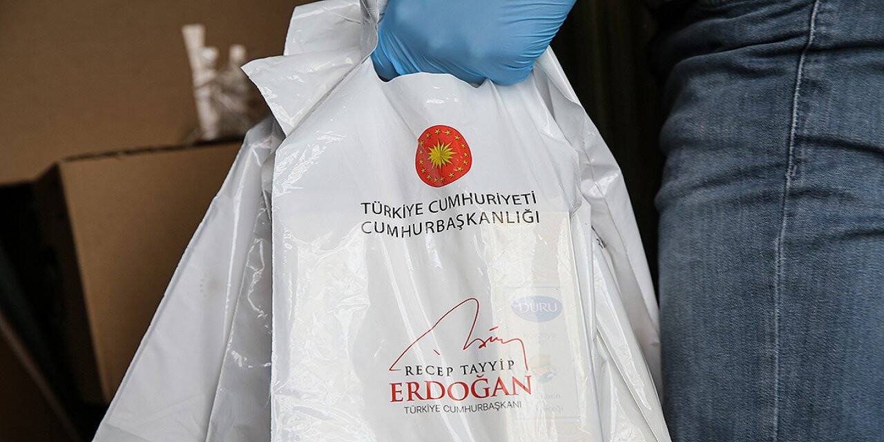 Vatandaşlara ücretsiz kolonya ve maske dağıtımına başlandı
