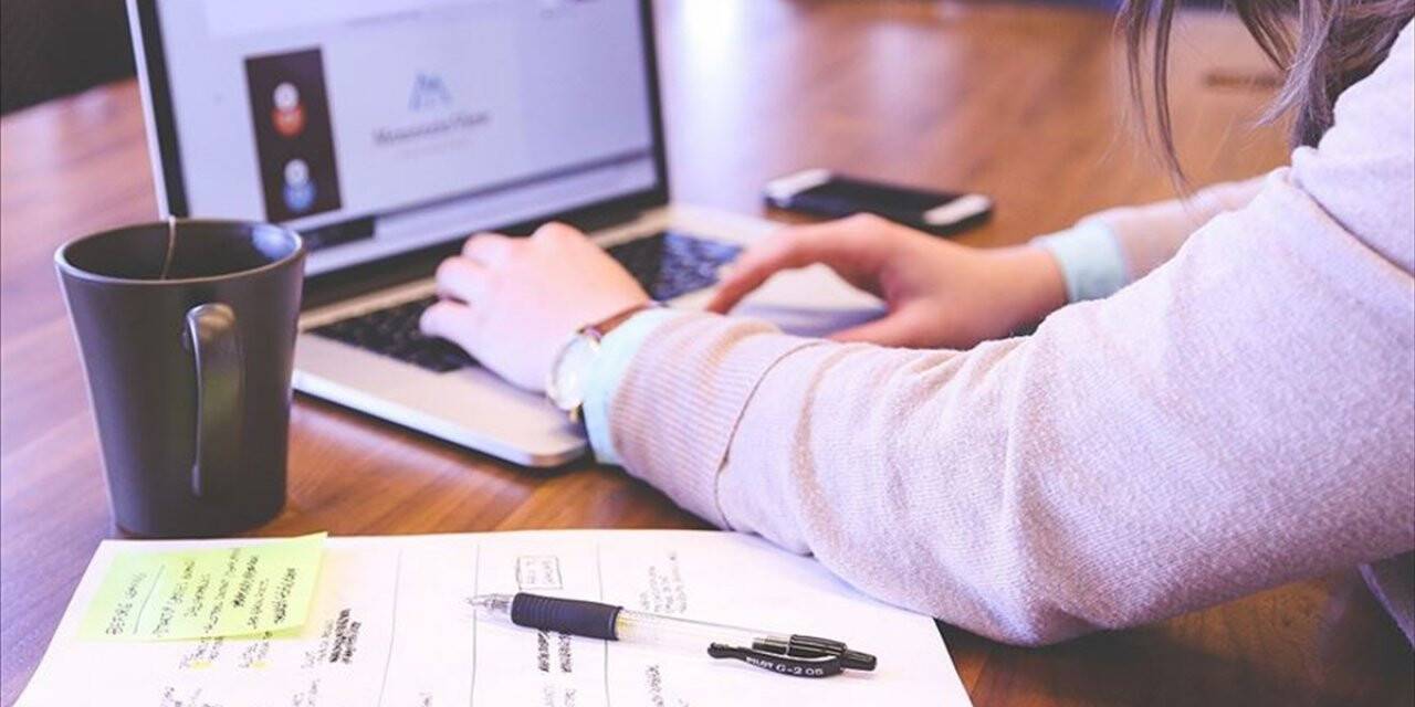 Uzmanlardan Başarılı Bir Video Konferans Görüşmesi İçin Öğrencilere Tavsiyeler