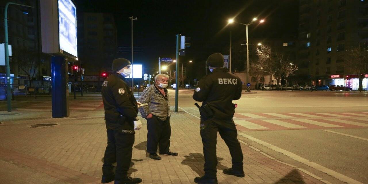 Sokağa Çıkma Yasağına Hastanede Yakalanan Vatandaşın İmdadına Polisler Yetişti