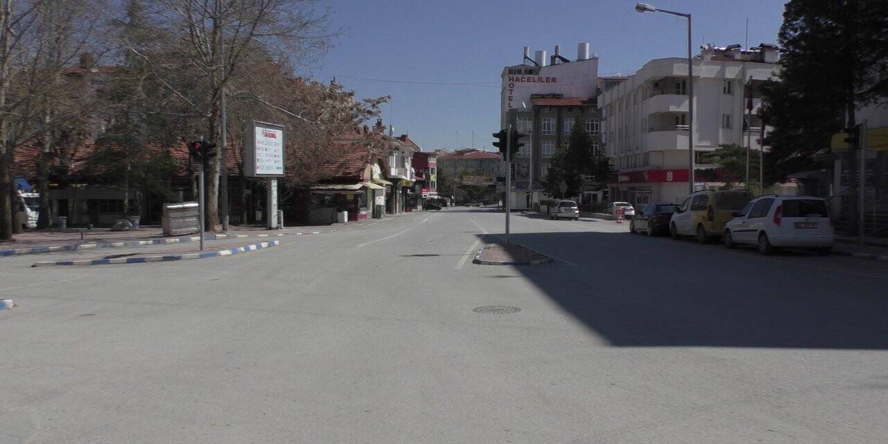Beyşehir'de Sokma Çıkma Yasağına Uyuluyor