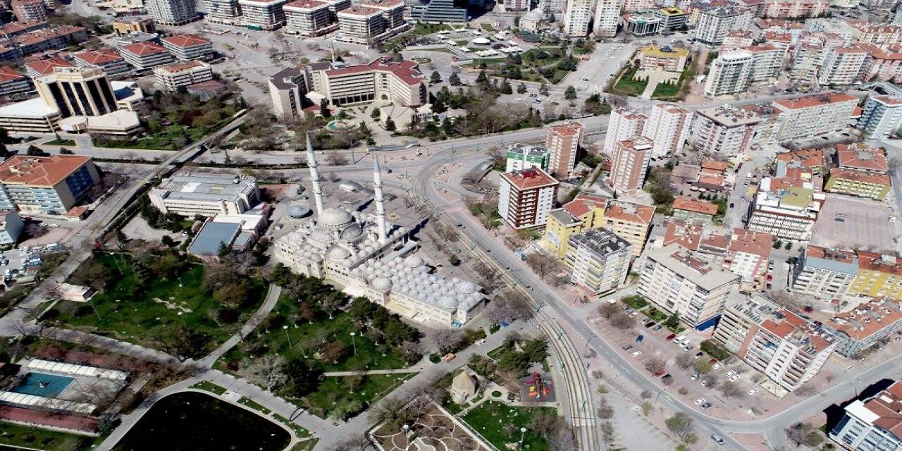 Konya'nın Sessizliğe Bürünen Cadde Ve Sokakları Havadan Görüntülendi