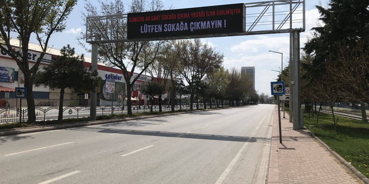 Konya'nın Cadde Ve Sokaklarında Sessizlik Hakim