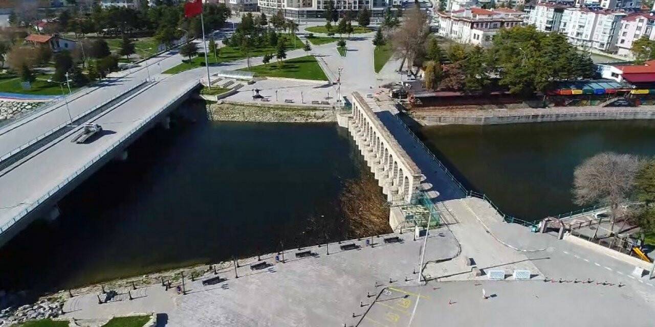 Sokağa Çıkma Yasağı Nedeniyle Sessizliğe Bürünen Beyşehir Havadan Görüntülendi