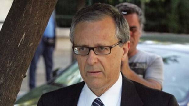 Yunanistan'da Baltakos istifa etti