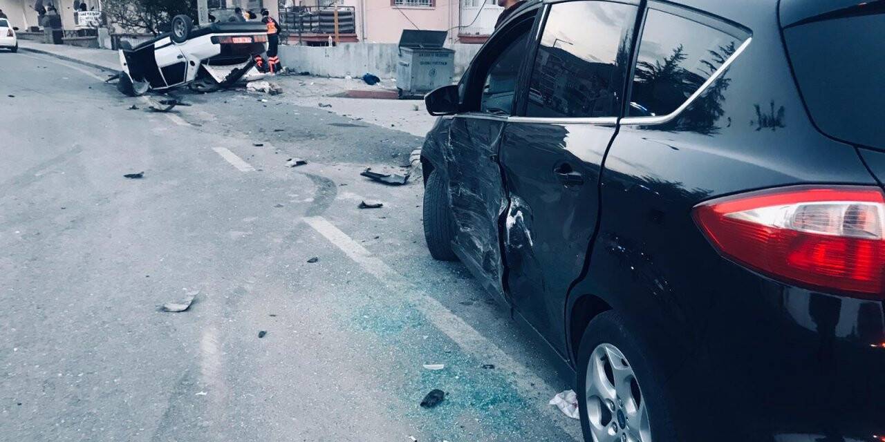 Konya'da Otomobil Park Halindeki Araca Çarptı: 4 Yaralı