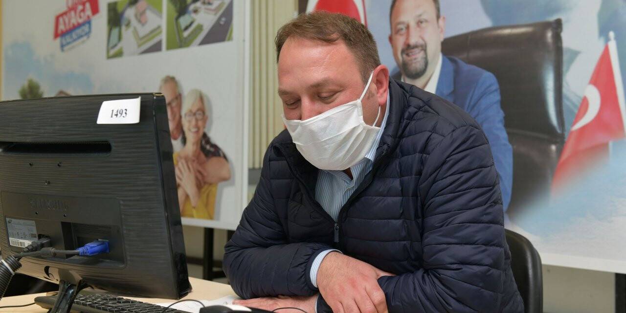Çiğli Belediye Başkanı Utku Gümrükçü çağrı merkezini ziyaret etti