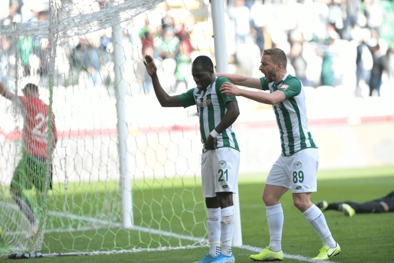 Konyaspor’un gol yükünü orta saha sırtladı