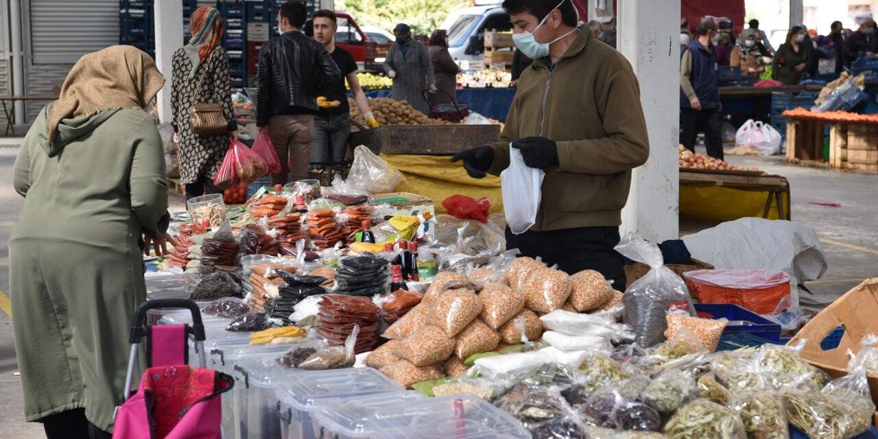 Selçuklu Belediyesinden pazarda sosyal mesafe denetimi