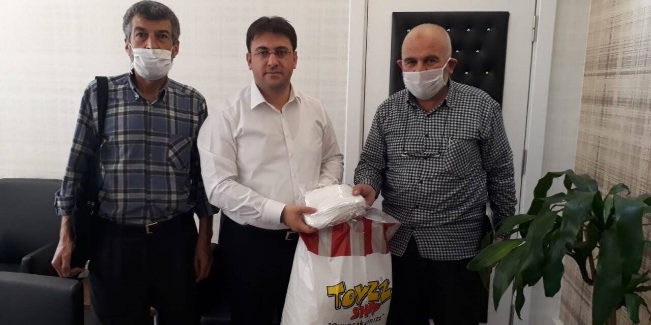 Konya İHH gönüllülerinden sağlık çalışanlarına maske desteği