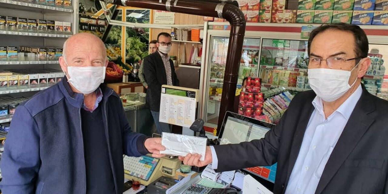 Hadim Belediye Başkanı Hadimioğlu, Esnaflara Maske Dağıttı
