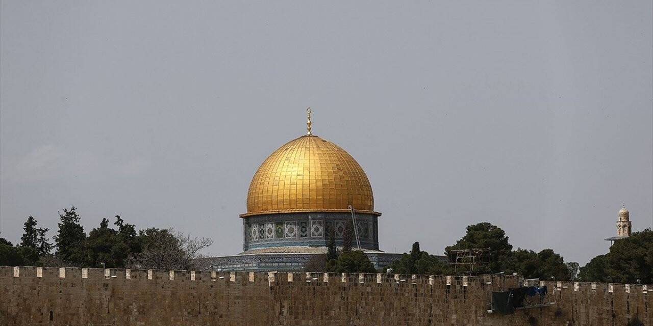 İsrail saldırılarında zarar gören Mescid-i Aksa onarıldı