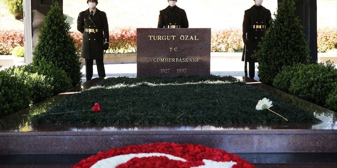8. Cumhurbaşkanı Turgut Özal Kabri Başında Anıldı