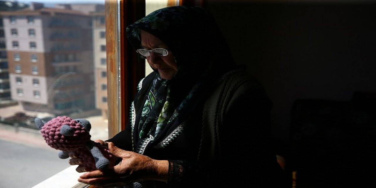 Sokağa Çıkamadığı İçin Ördüğü Oyuncakları Satamayan Ümmü Teyzeye Destek