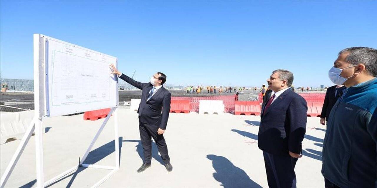 Sağlık Bakanı Koca, Sancaktepe'de Hizmete Açılacak Hastanenin İnşaat Alanını İnceledi