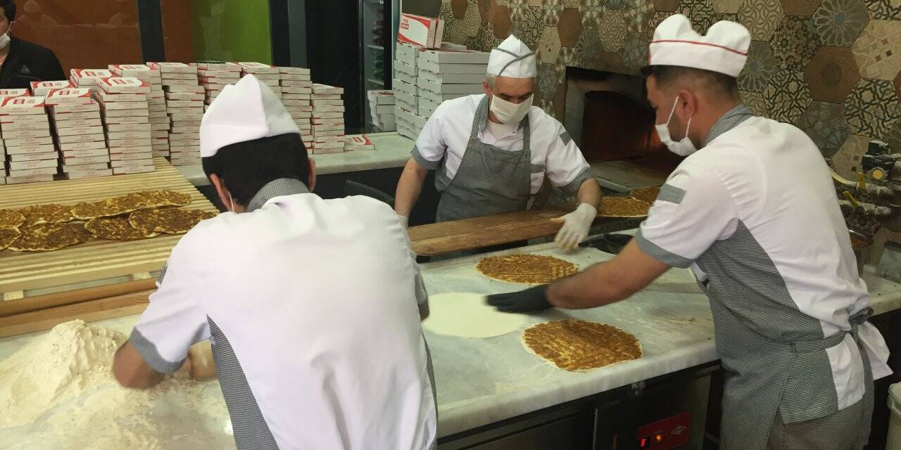 Konya'da Görev Yapan Polislere Yemek İkram Edildi