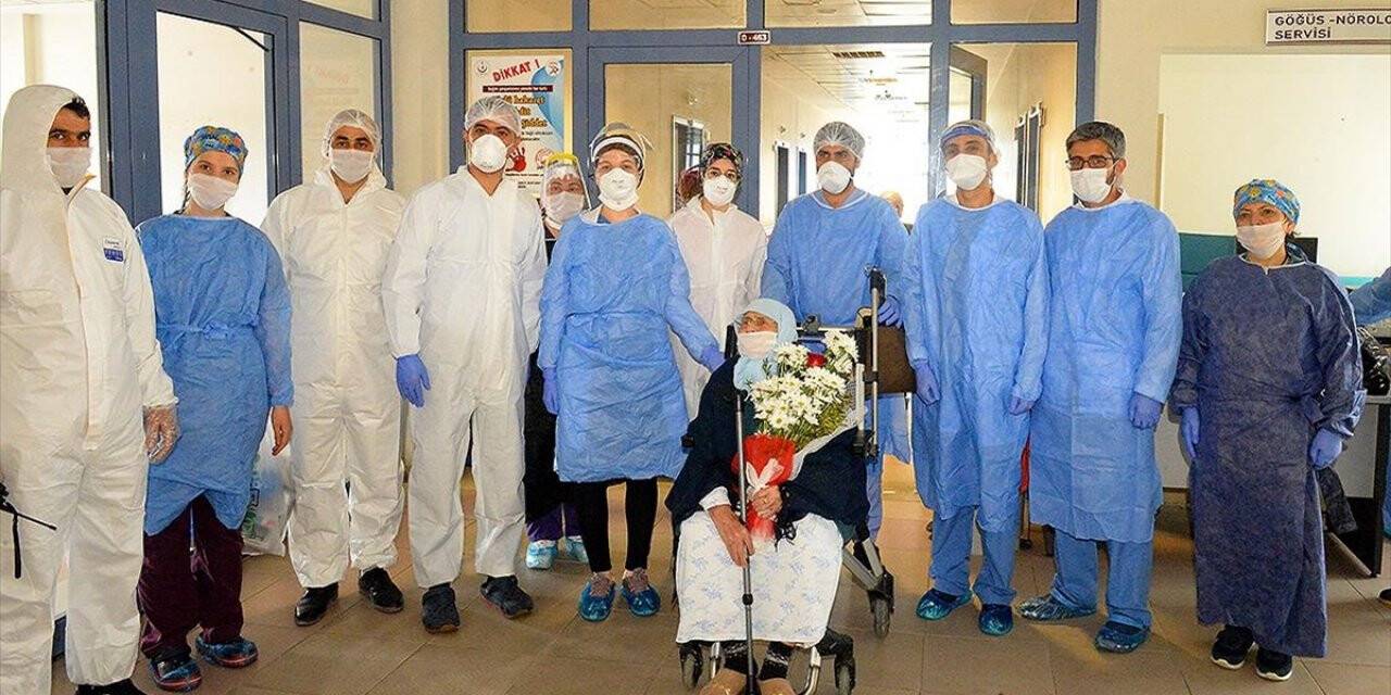 85 Yaşındaki Koah Hastası Kovid-19'u Yendi