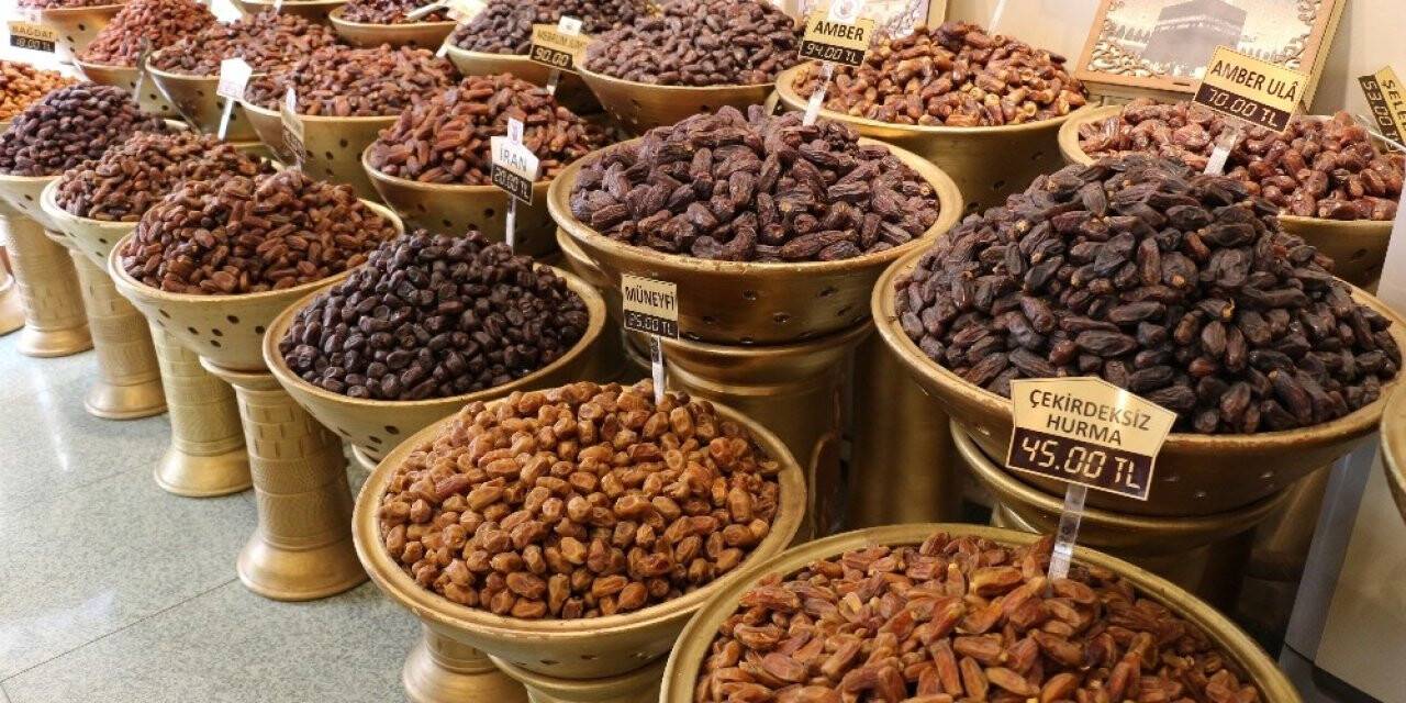 Tezgahtaki Hurmalar Kargoyla Evlere Gönderiliyor