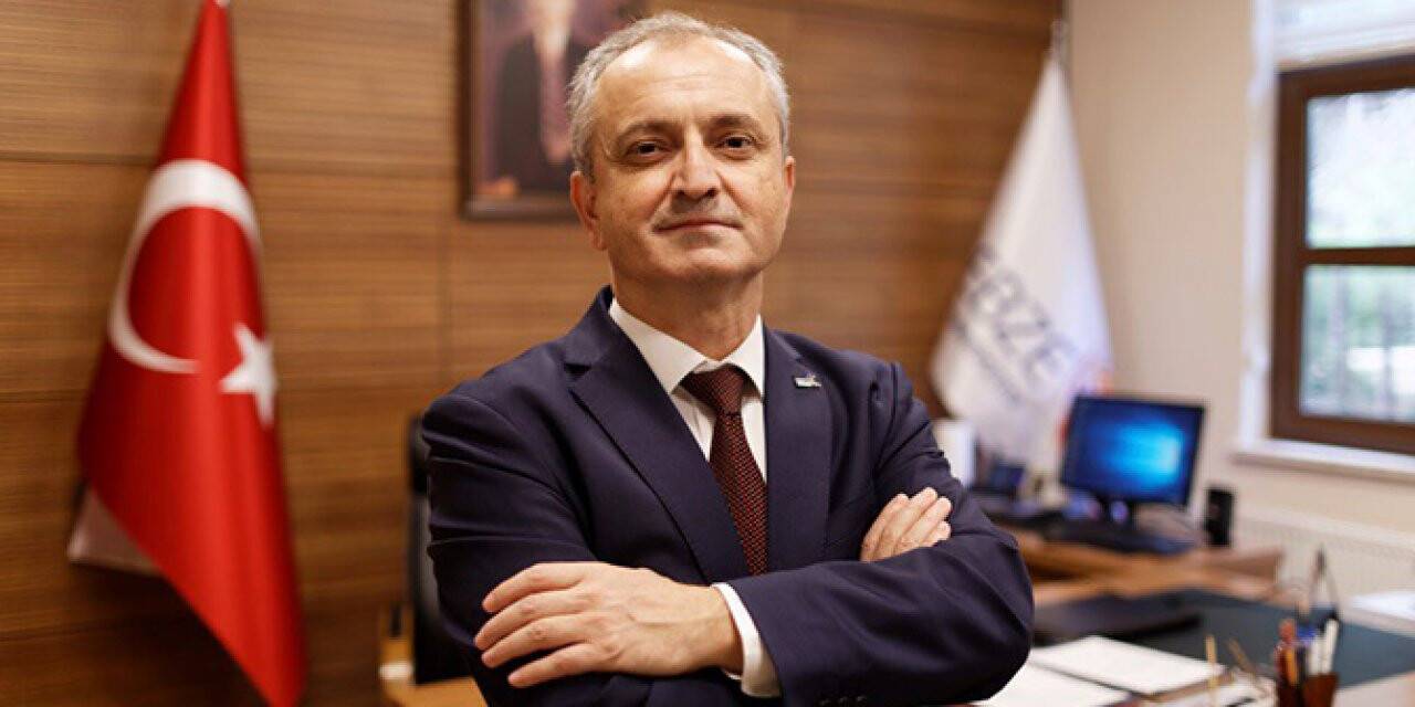 KTÜ Rektörü Prof. Dr. Özçelik'ten 23 Nisan Mesajı