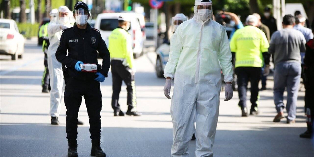 İçişleri Bakanlığı: Sosyal Mesafe Kuralını İhlal Eden 3205 Kişiye İdari/adli İşlem Uygulandı