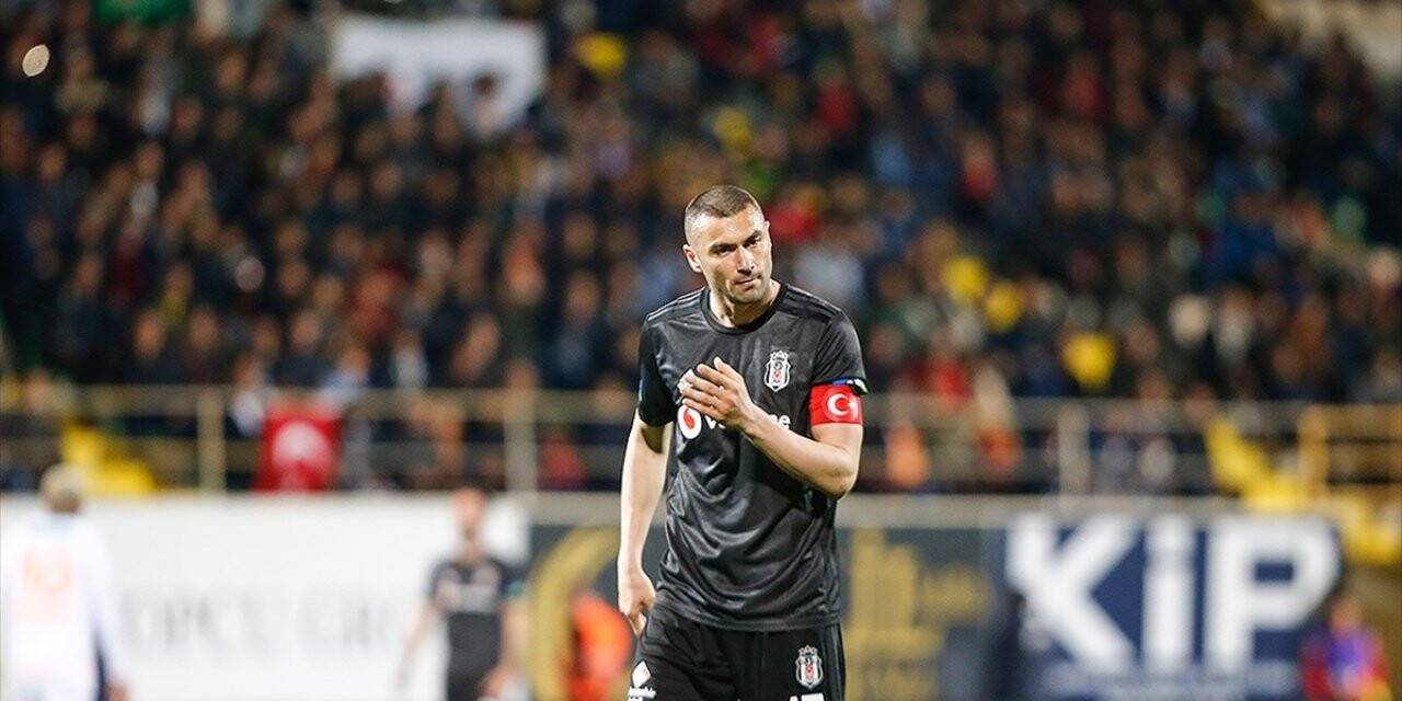 Burak Yılmaz'dan 'maaşında İndirim Yapılmasına Karşı Çıktı' Haberlerine Tepki