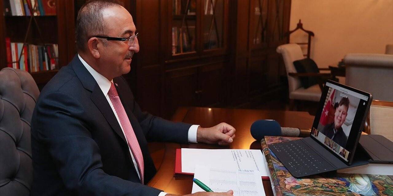 Bakan Çavuşoğlu Video Konferans İle Koltuğunu Antalya'daki Şehit Çocuğuna Devretti