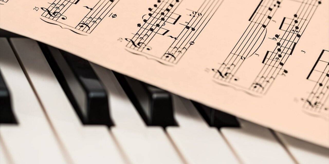 Türkiye'nin Dört Bir Yanındaki Öğretmenler Evlerde Orkestra Kurarak Müzik Kanalı Açtı