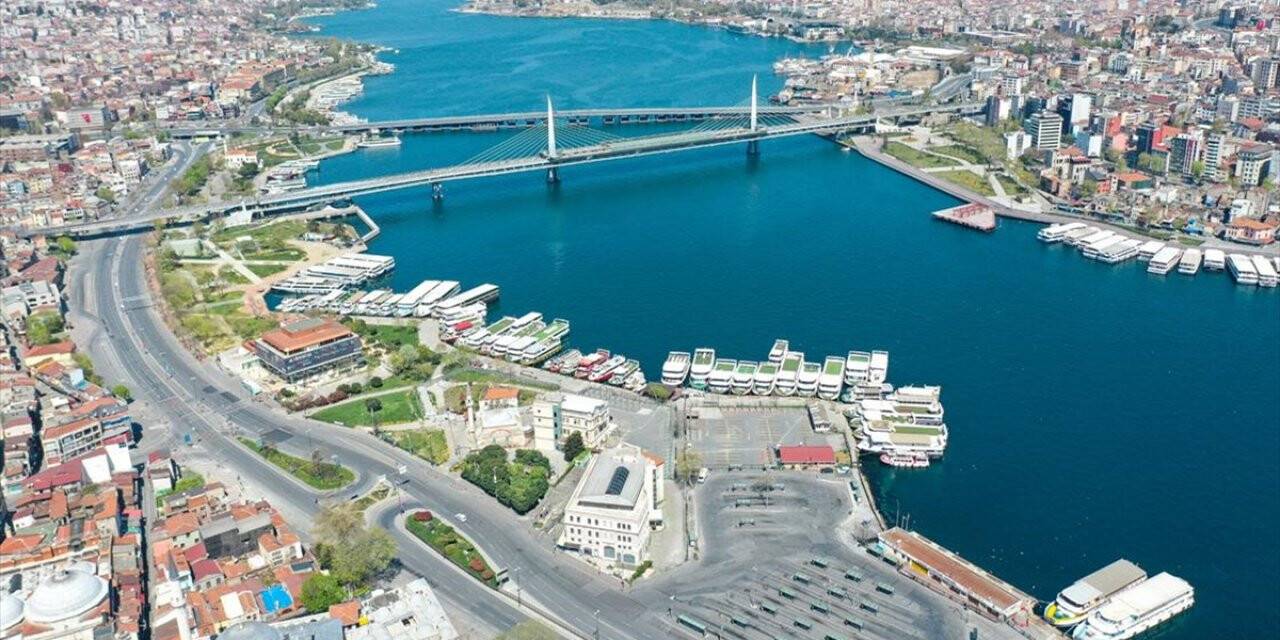 İstanbul'da Cadde, Meydan, Park Ve Sahiller Boş Kaldı