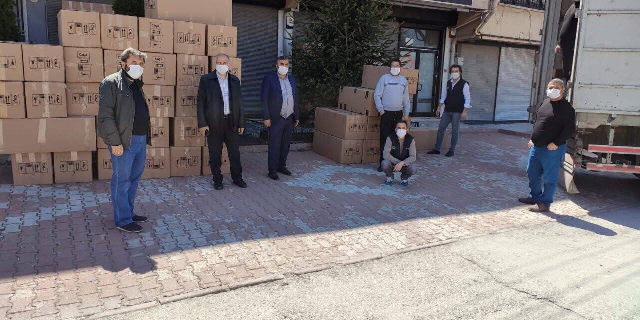 2.8 milyon maske üretip, Sağlık Bakanlığı'na teslim ettiler