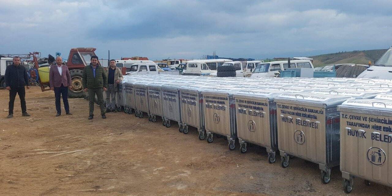 Çevre Ve Şehircilik Bakanlığından Hüyük'e Çöp Konteyneri Desteği