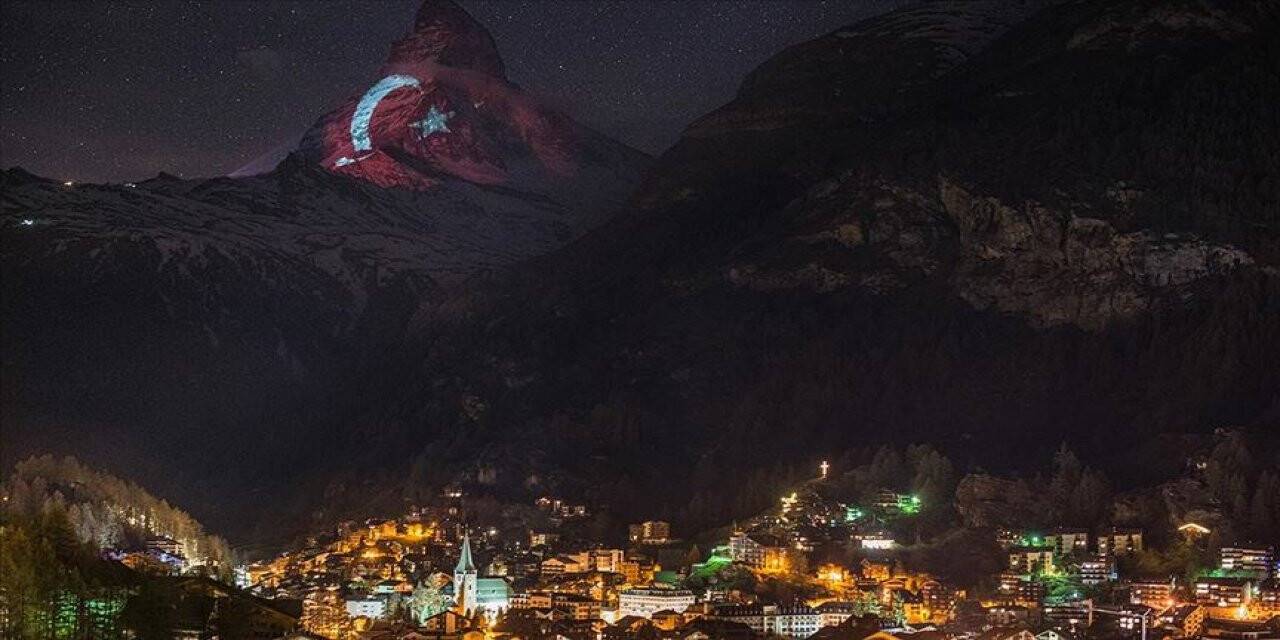 Türk Bayrağı İsviçre Alpleri'nin Zirvesinde