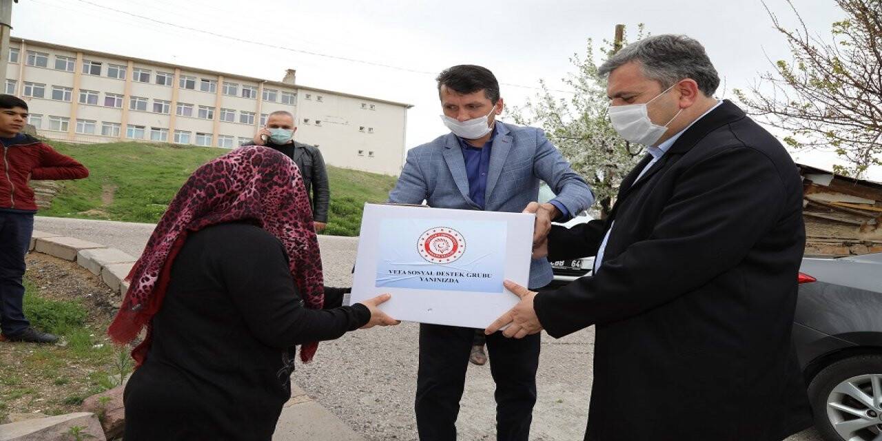 Çubuk'ta esnaf ve çalışanlara yardım paketi