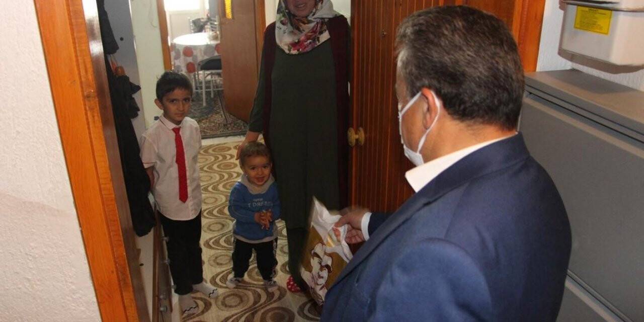 SEYDİŞEHİR BELEDİYESİ EVDE KALAN ÖĞRENCİLERİ MUTLU ETTİ