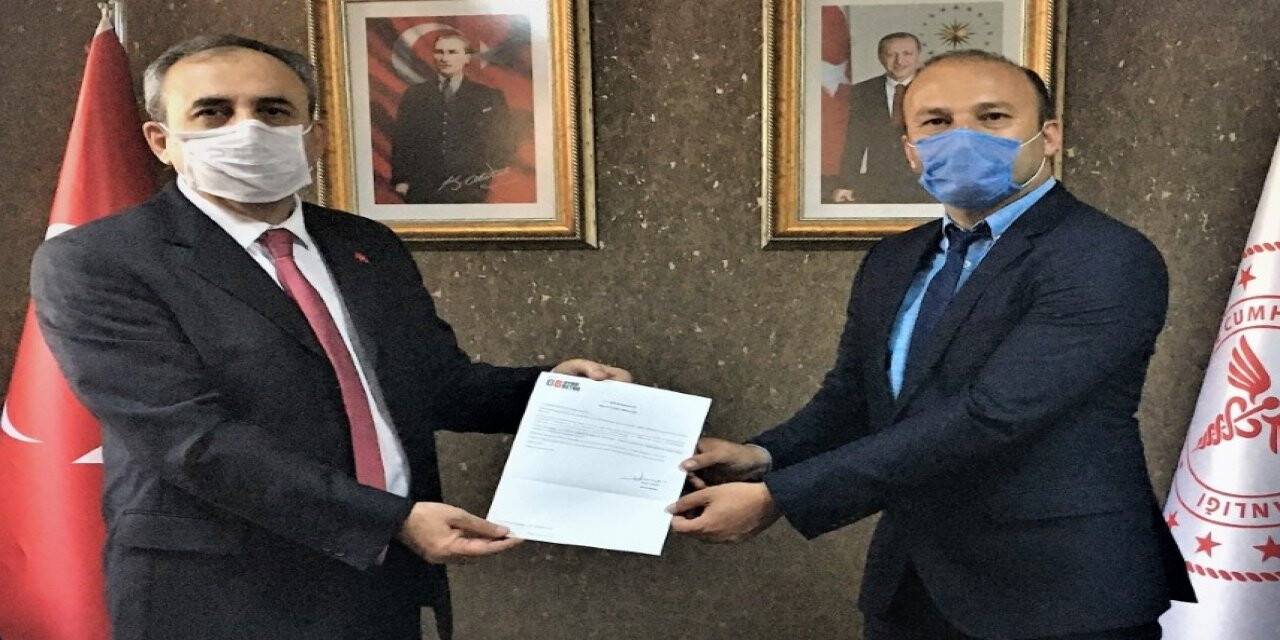 Mersin'de sağlık çalışanlarına 5 bin cerrahi maske ve 50 siperlik desteği