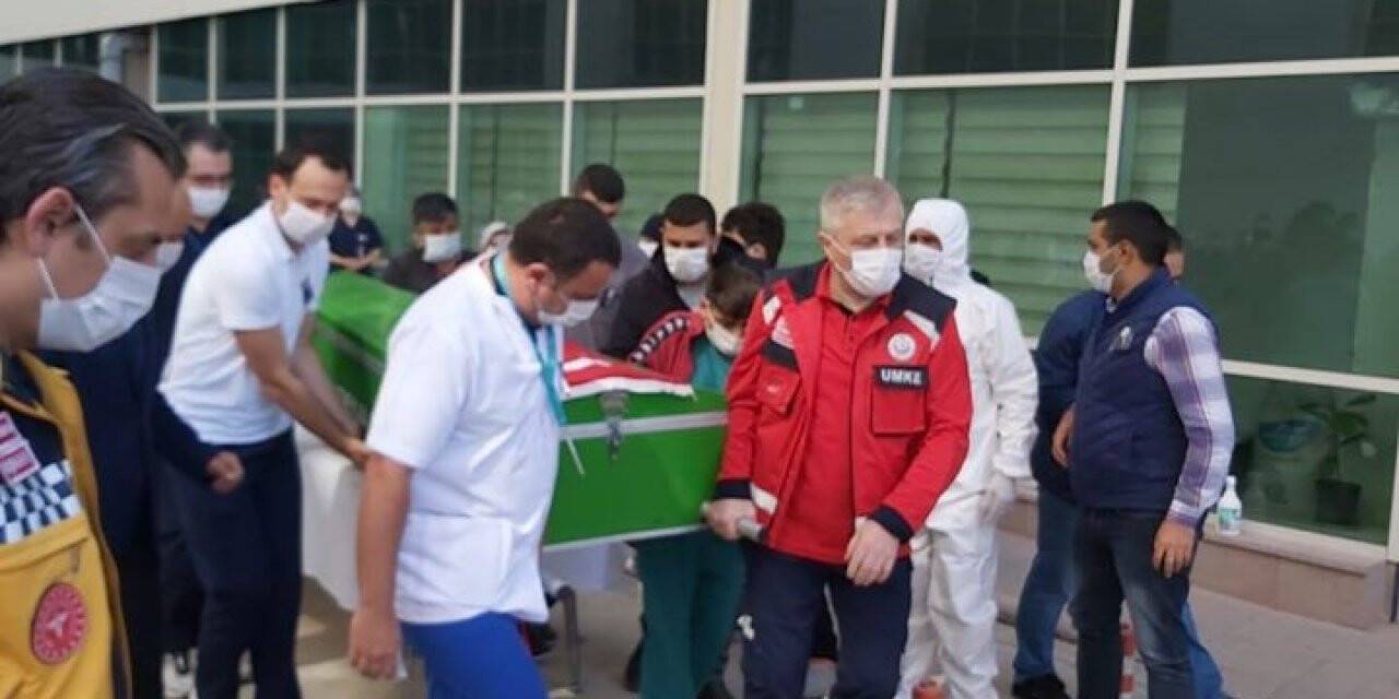 Tuğba hemşire Kovid-19 nedeniyle hayatını kaybetti