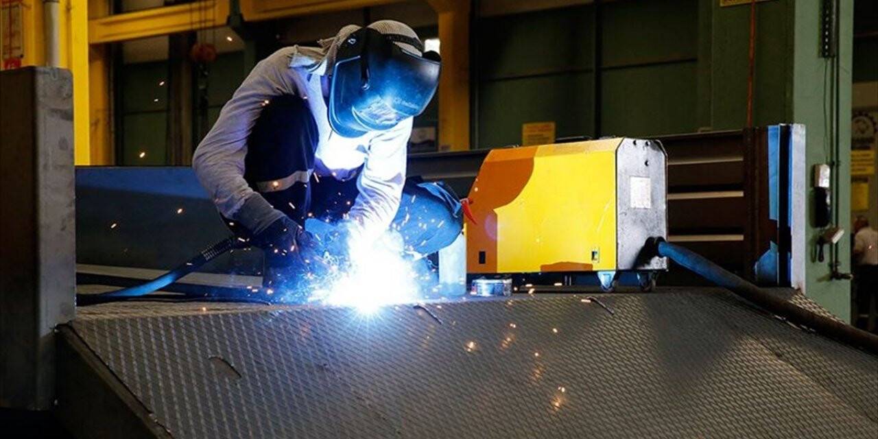 Sanayi şirketleri yeniden üretim için düğmeye basıyor