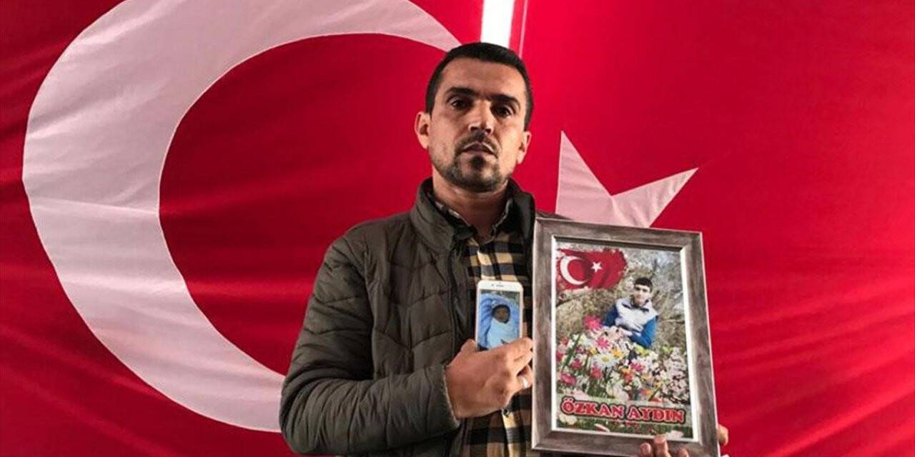 HDP önünde eylem yapan babanın evlat sevinci